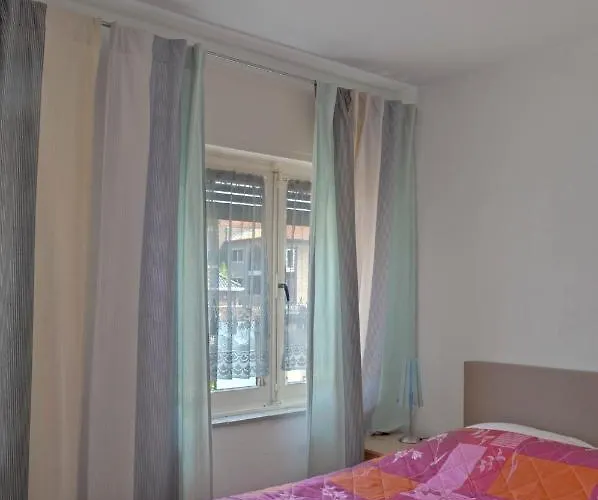 לינה וארוחת בוקר Apprepo 2*